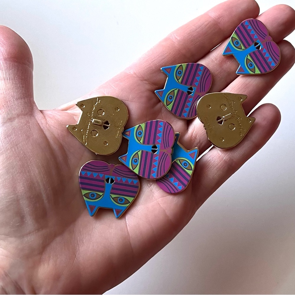 SEWING/DIY RARE + RETIRED VINTAGE METAL Blue/Purple Cat Buttons
